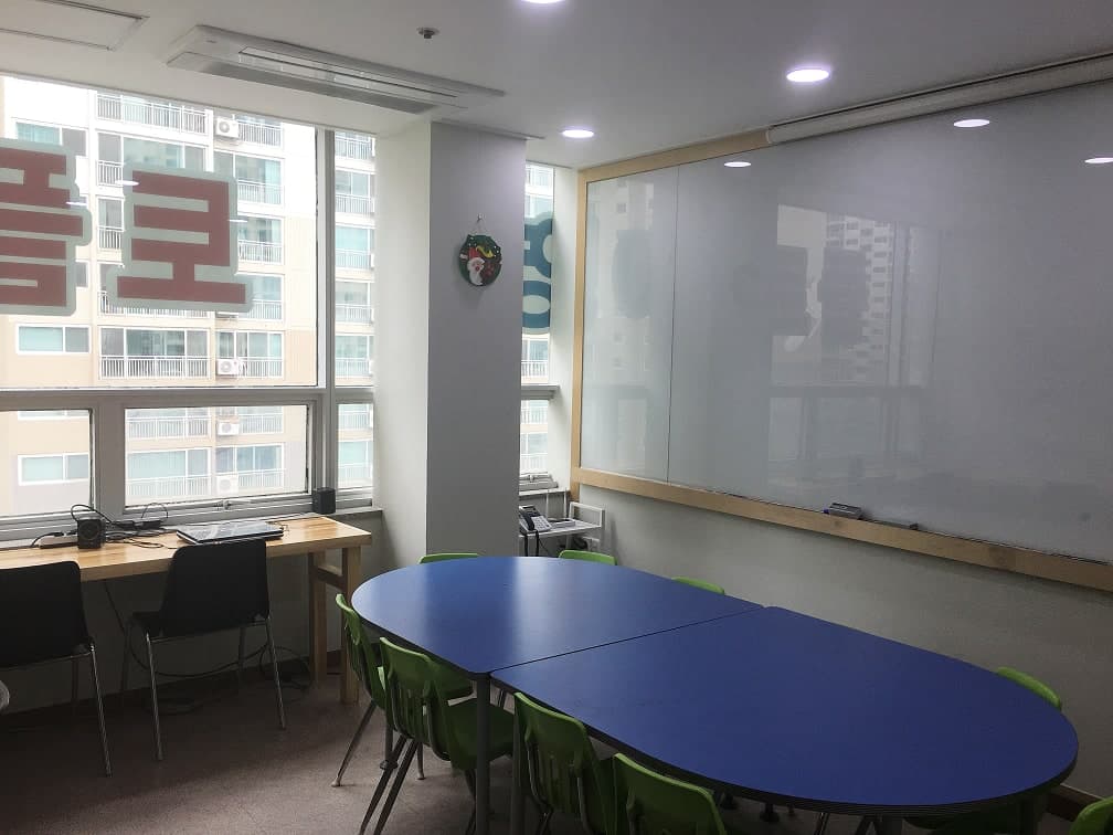 퍼스트 영어학원 사진 3